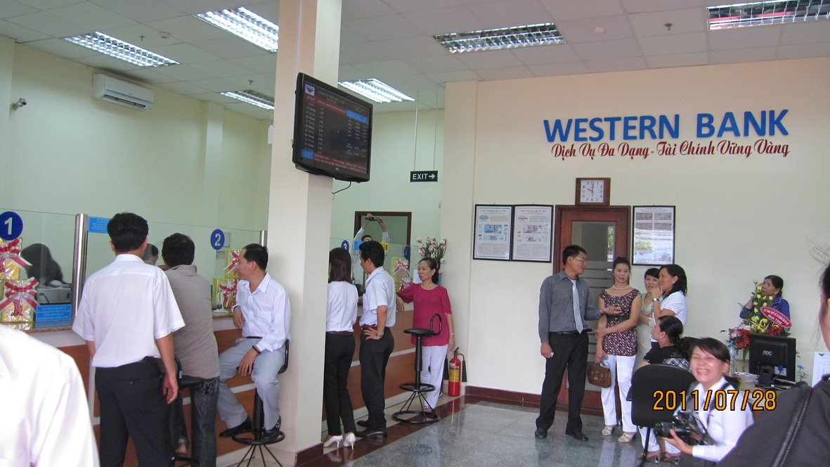 Ngân hàng Phương Tây nâng lãi suất huy động VND lên 13,5 năm
